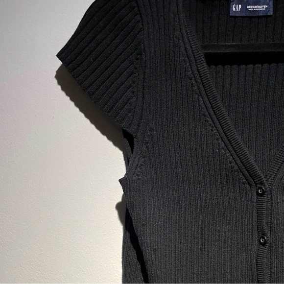 GAP Black Ribbed Button-Up Cardigan Tee - Picture 3 of 4